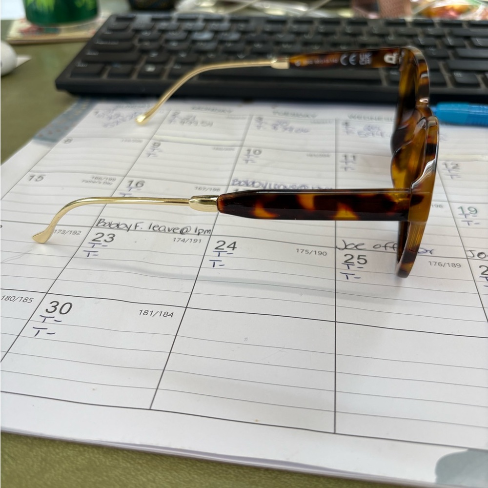 Chic Tortoise Shell Sunglasses - Picture 2 of 5
